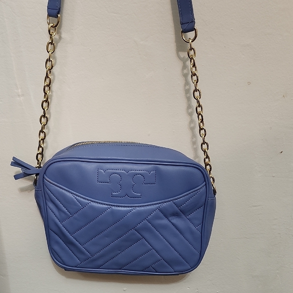Tory Burch Quilted Crossbody Bag in Periwinkle Blue with Gold Chain - Picture 5 of 15